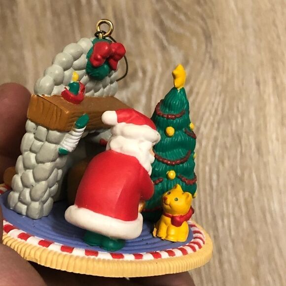 AVON GIFT COLLECTION Christmas SANTA Delivering Gifts Kitty-Holiday Ornament - Picture 2 of 6